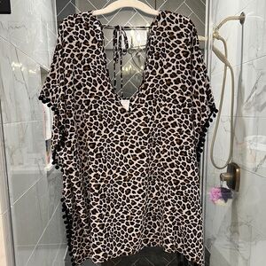 Xhilaration Black and White Flutter Sleeve Asymmetrical Tunic